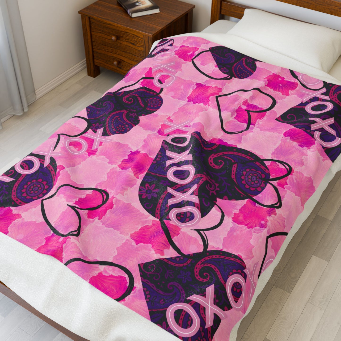 XOXO Heart Pattern Velveteen Plush Blanket | Pink Paisley Hearts Throw