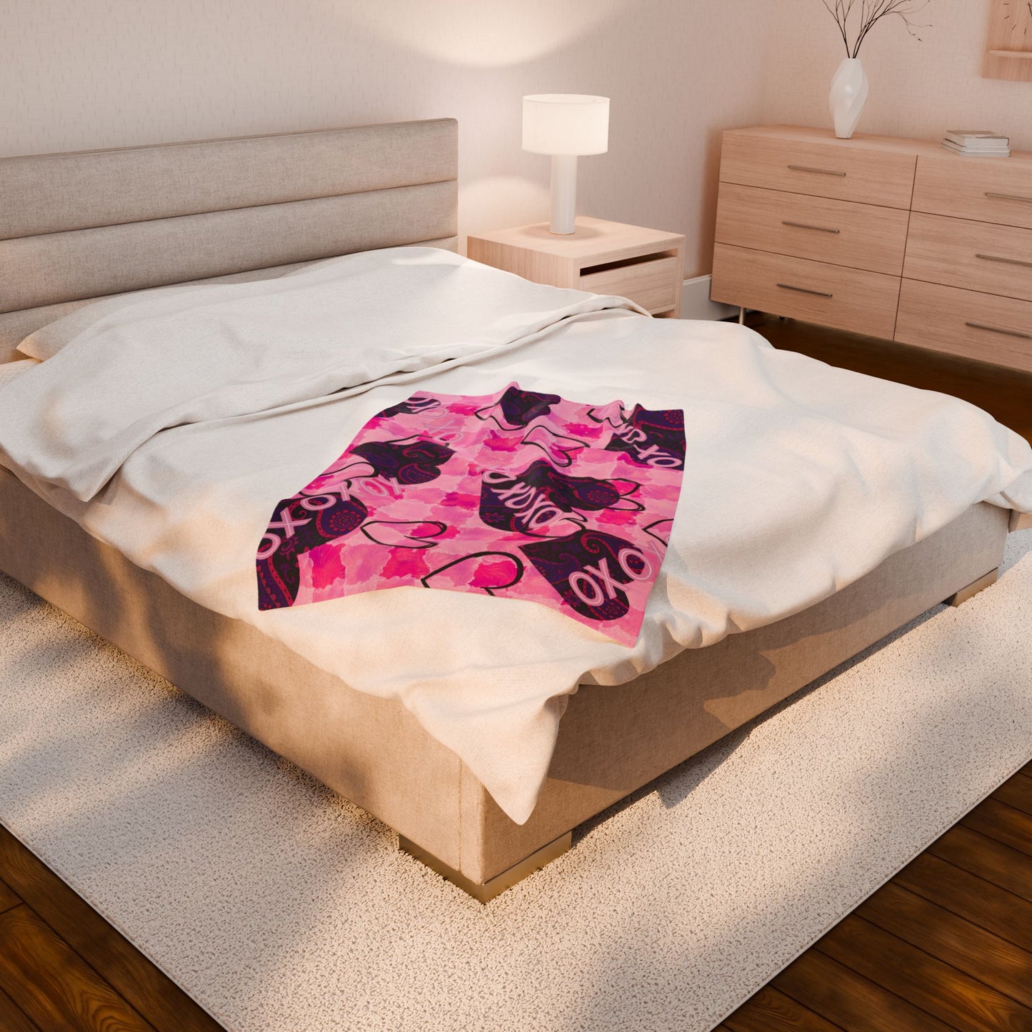 XOXO Heart Pattern Velveteen Plush Blanket | Pink Paisley Hearts Throw