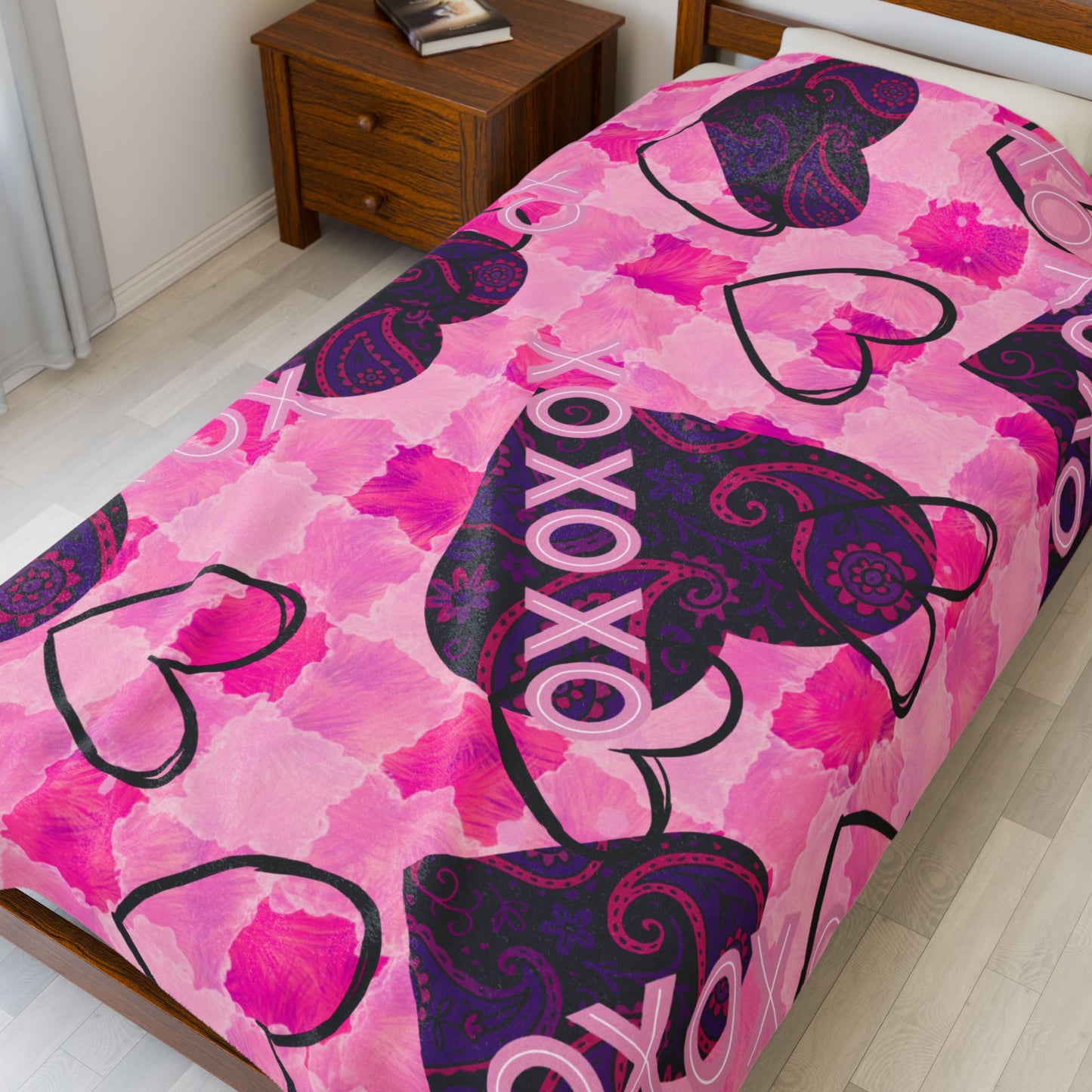 XOXO Heart Pattern Velveteen Plush Blanket | Pink Paisley Hearts Throw